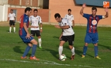 Foto 3 - La Segoviana acaba a balón parado con más de 2 años de imbatibilidad mirobrigense en casa