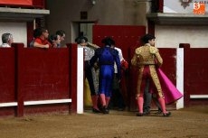 Alejandro Mora, en la UCI tras resultar cogido de gravedad en la zona anal 