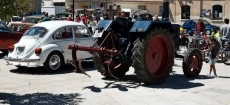Viejos coches, motos y tractores de toda la provincia participan en la III Concentraci&oacute;n de...