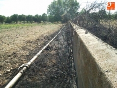 Una antigua f&aacute;brica de Villamayor convertida en escombrera, origen de un incendio