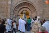 Foto 2 - La Virgen de la Peña procesiona acompañada de cientos de fieles, que pidieron por los inmigrantes