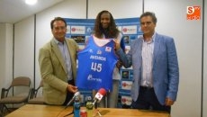 Foto 3 - Astou Ndour, juventud y calidad para el nuevo Perfumerías Avenida