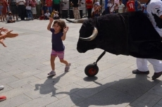 Foto 6 - Valientes pequeños recortadores se lanzan a la plaza ante los cuernos de los astados