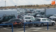 Foto 5 - Miles de personas, aparcamiento a rebosar y colas kilométricas para acceder a Salamaq