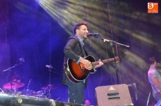 Foto 5 - Funambulista conecta con el público y se entrega en el escenario