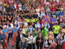 Foto 5 - El pregón y la ofrenda a la Virgen de la Vega marcan el inicio festivo