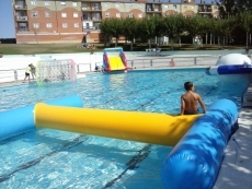 Foto 5 - El Encinar se lanza al agua en sus fiestas