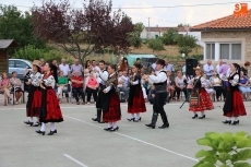 Foto 5 - La Virgen de las Candelas recibe dos roscas de las Madrinas 