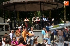 Foto 6 -  La Fiesta de la Espuma triunfa entre los pequeños bejaranos