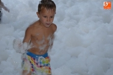 Foto 4 -  La Fiesta de la Espuma triunfa entre los pequeños bejaranos
