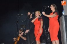 Foto 5 - Las sevillanas y rumbas de Raya Real triunfan entre los bejaranos