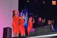 Foto 3 - Las sevillanas y rumbas de Raya Real triunfan entre los bejaranos