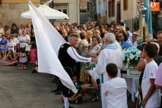 Foto 5 - Las Madrinas entregan en ofrenda cuatro roscas a la Virgen del Árbol 