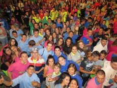 Foto 6 - Los vecinos abarrotan la Plaza para vivir la Nochevieja Villoreja