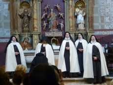 Foto 5 - El público aplaude la representación de ‘Teresa, la jardinera de la luz’