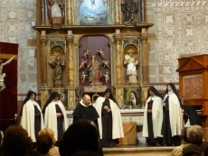 Foto 4 - El público aplaude la representación de ‘Teresa, la jardinera de la luz’