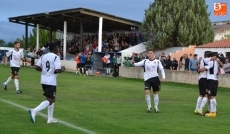 Foto 5 - El Ciudad Rodrigo logra una solvente primera victoria como local ante un rival de su liga