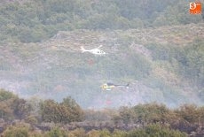 Foto 3 - Medios terrestres y aéreos controlan un fuego en Masueco