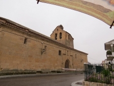 Foto 5 - El fuerte viento derriba el nido de cigüeñas que permanecía en la espadaña de la iglesia