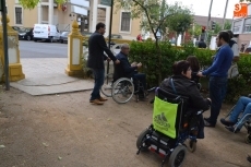 Foto 3 - La Corporación experimenta cómo se transita por la ciudad en silla de ruedas