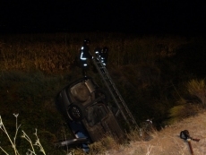 Foto 3 - Un vehículo termina en la cuneta tras salirse de la calzada cerca de Babilafuente