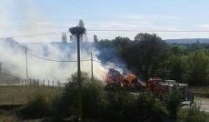Foto 3 - Arde un camión cargado de paja en la carretera de Ituero a Puebla de Azaba