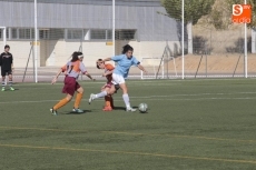 Foto 6 - El Carbajosa de la Sagrada no cede ante el Femenino de León (2-1)