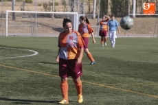 Foto 4 - El Carbajosa de la Sagrada no cede ante el Femenino de León (2-1)