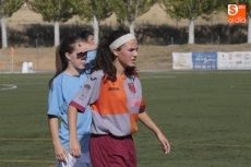 Foto 3 - El Carbajosa de la Sagrada no cede ante el Femenino de León (2-1)