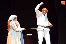 Foto 5 - ‘La Ramita de Hierbabuena’ encandila a los más pequeños en el teatro