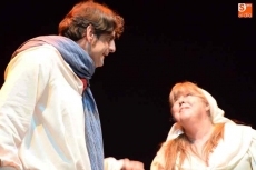 Foto 3 - ‘La Ramita de Hierbabuena’ encandila a los más pequeños en el teatro