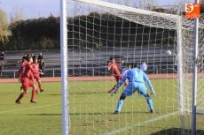 Foto 3 - Golpe de mano del Salmantino ante su más directo rival, el Hergar Camelot (1-0)