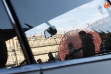 Foto 3 - La solidaridad protagoniza la concentración navideña de coches clásicos