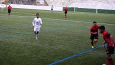 Foto 3 - El Béjar Industrial no puede con el Zamora B y se deja los tres puntos (1-2)