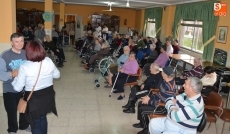 Foto 6 - Animada tarde de baile en la Residencia Mixta con ‘Sabor a Fresa’