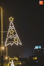 Alegra la calle y Ayuntamiento engalanan de luces navideñas la villa ducal