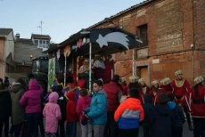 Foto 5 - Los Reyes Magos llegan a Villoruela acompa&ntilde;ados por la ilusi&oacute;n de los ni&ntilde;os