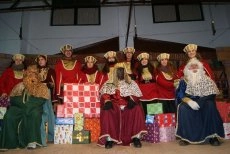 Foto 2 - Los Reyes Magos llegan a Villoruela acompa&ntilde;ados por la ilusi&oacute;n de los ni&ntilde;os