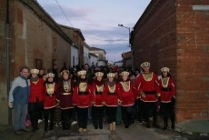 Foto 7 - Los Reyes Magos llegan a Villoruela acompa&ntilde;ados por la ilusi&oacute;n de los ni&ntilde;os