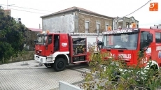 Foto 2 - Sofocado el incendio de una chimenea en Encinasola de los Comendadores