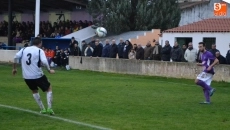 Foto 11 - El cielo se puso a descargar&hellip; y un partido que ten&iacute;a un correcto 0-0 se resquebraj&oacute;