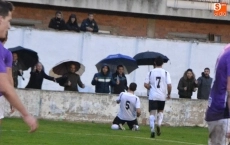 Foto 2 - El cielo se puso a descargar&hellip; y un partido que ten&iacute;a un correcto 0-0 se resquebraj&oacute;