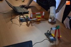 Foto 7 - El Espacio i se estrena con la sesi&oacute;n de demostraci&oacute;n del taller de rob&oacute;tica