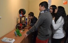 Foto 3 - El Espacio i se estrena con la sesi&oacute;n de demostraci&oacute;n del taller de rob&oacute;tica