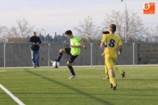 Foto 7 - El pucelano Sur vence por la m&iacute;nima al Helm&aacute;ntico en Los Cuernos