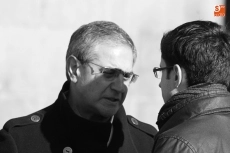 Foto 9 - Minuto de silencio en repulsa hacia la violencia machista en la Plaza Mayor