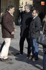 Foto 7 - Minuto de silencio en repulsa hacia la violencia machista en la Plaza Mayor