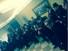 La Rondalla III Columnas lleva el Carnaval a las residencias