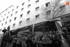 Una Copa de la Reina entre bufandas azules