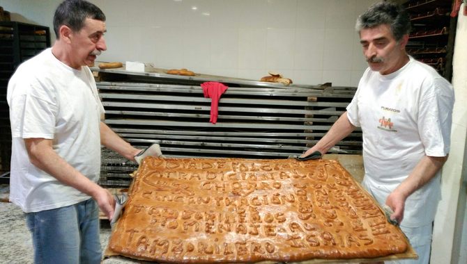 Panadería ‘El Cuco’  elabora una superempanada  
